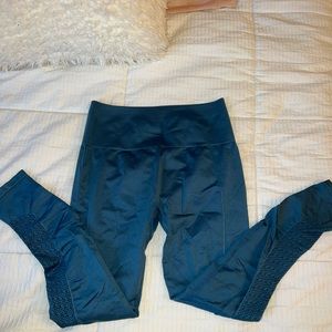 Blue fabletics workout leggings